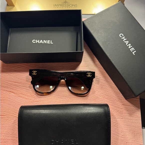 Chanel sunglasses - Picture 6 of 9